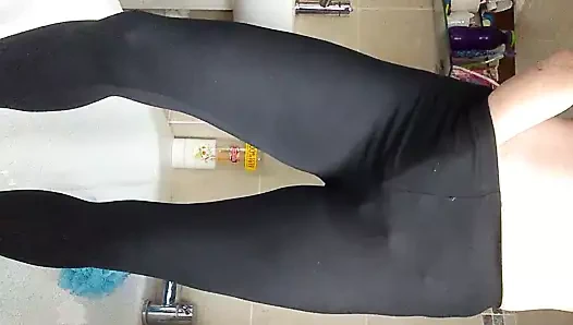 Katie ıslatır ve orgazmını mahveder.