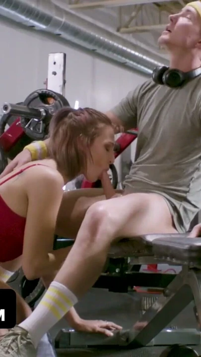 Scarlet Spunk Spor Salonunda Islak Amını Genişletiyor | Bölüm 1