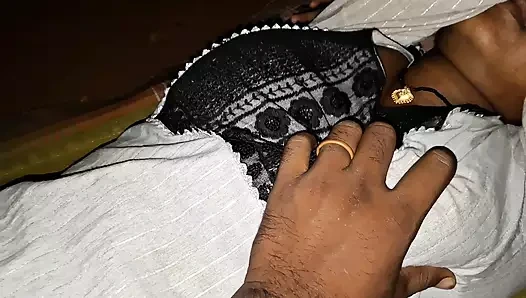 Chetting Hintli evli kadın seks dever sert seks Hintli desi bhabi ko choda