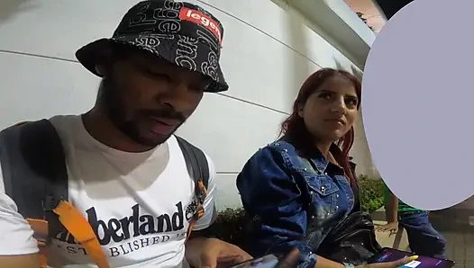 İspanyolca konuşarak pratik yapmama yardım ediyor alışverişe gittik sonra ev yapımı twerk yapıyor - jhodez1