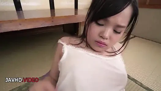 Ateşli Japon hatun Risa'nın azgın delikanlı için buharlı tıraş seansı