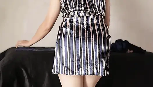 Büyük sulu götlü Hintli kız yağlanmış masaj ve saten içinde domalarak sikişiyor