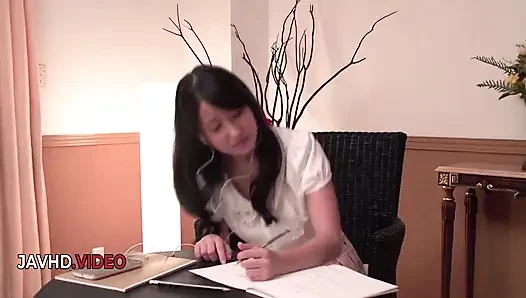 Tıraşlı amcıklı genç suzu ichinose tutkulu jav oral seks yapıyor ve sonra sonunda genç kızın içine boşalıyor