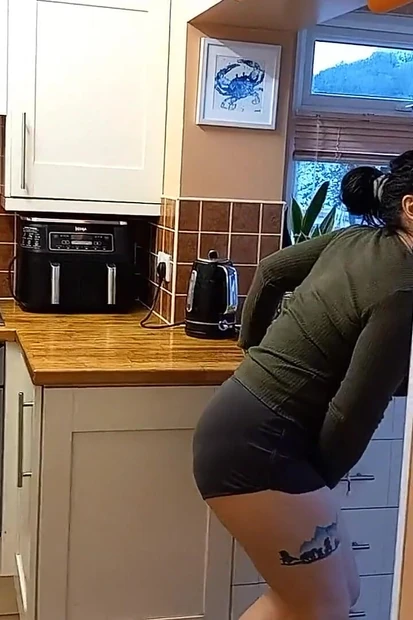 Отчаявшийся пописать и вся ванная комната занята