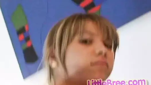 Küçük Bree sert sikiştikten sonra dölle sırılsıklam