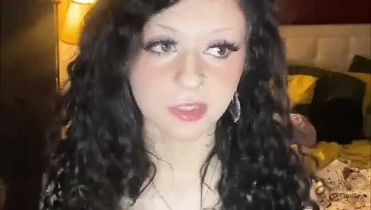 Gotik eski sevgilimi kamerada sürtük olarak yakaladım, bu yüzden beni susturmak için sikiştik