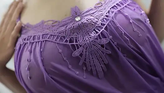 Tombul Hintli kız büyük götlü saten domaltarak masaj yapıyor