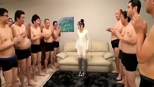 Sonuna kadar gülümsüyor. Yukari Miyazawa'nın neşeli adanmışlığı ve sonsuz coşkusu - 4
