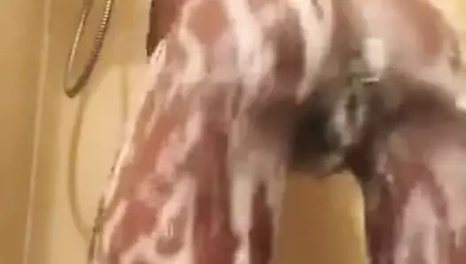 Sıska sürtük ile şişman kedi sabunlu