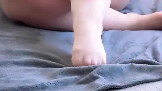 Şişman vajinamı yoğun bir orgazma sürüyorum