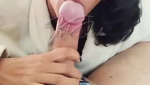 Beni o kadar tutkuyla emdi ki evli orta yaşlı seksi kadının ağzına geldim