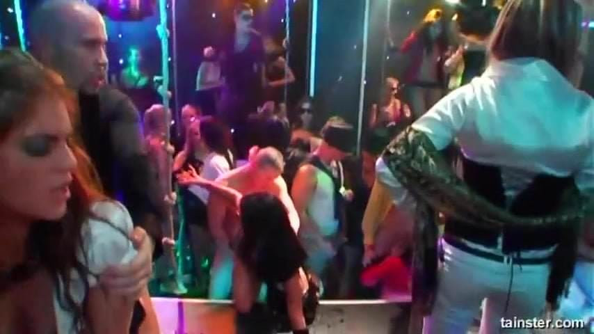 Biseksüel porno cuties kahrolası içinde kamu