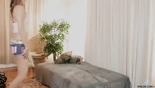 Sıkı vücutlu orta yaşlı seksi kadın