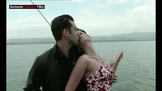 Teknede yoğun anal seks sahnesi