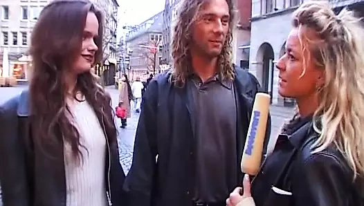 Bir seksi esmer bebek itibaren almanya alır onu traş dallama dolu ile boşalmak