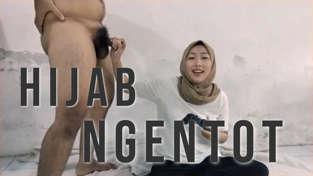 Tesettürlü oyuncu Malay Pinay oyun oynarken erkek arkadaşıyla sikişiyor