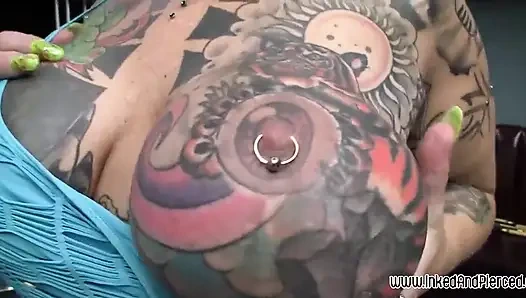 Dövmeli ve pirsingli - pirsingli ve dövmeli alt ve emo hatunlar