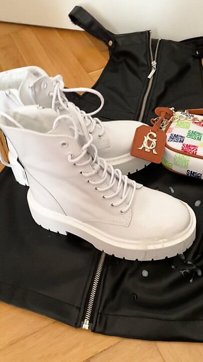 Steve Madden yepyeni beyaz çizmeler boşalıyor