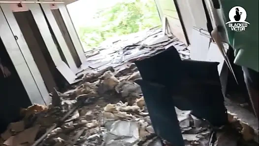 Bu terk edilmiş oteli kontrol etmek zorunda kaldı