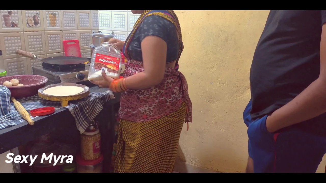 aunty ko namak ke bahane aaj chod dunga