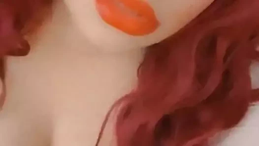 seksi giselle kızıl saçlı