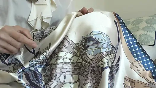 Yeni saten eşarbım boşalma isteği uyandırıyor ve zayıflıyor, eşarp 31 talimatı, Lady Victoria Valente