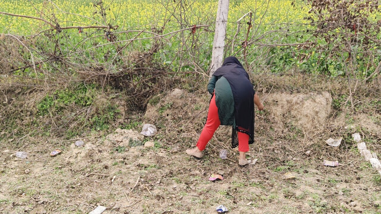 Öğretmen ve öğrenci dışarıda sikişiyor. köy kız arkadaşı, sıcak desi hintli kız