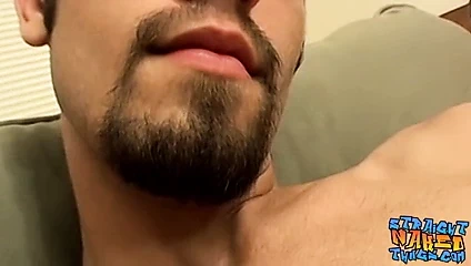 Sıska kıllı düz haydut losyonları onun küçük horoz ve boşalan