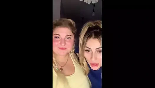 Inna horiachkivska ve kız arkadaşı 2021'e tezahürat yapıyor