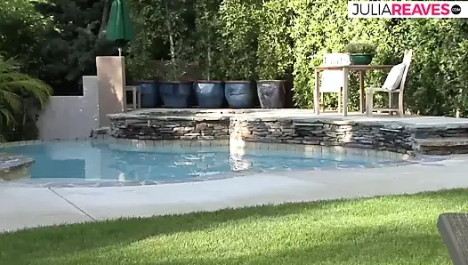 O zengin ve büyük penisli siyah bir adam tutuyor