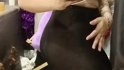 Külot ve çoraplı fantezi gösterisi