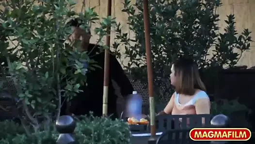 Sokakta muhteşem bir genç almak