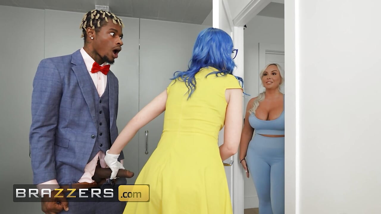 Brazzers - Callie Brooks üvey kızı Jewelz Blu'un sikilmesini izlerken azıyor ve sonra üçlü grup sekse katılıyor