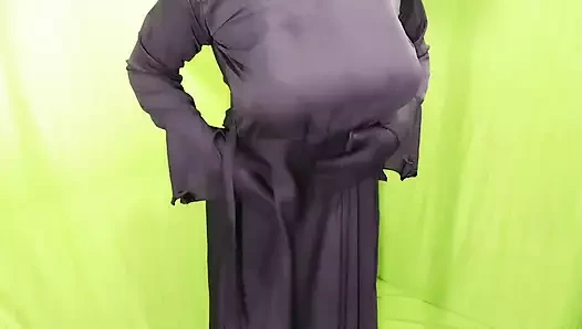 Kocası evde olmadığı için kayınpederiyle