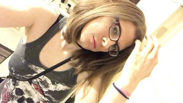 Seksi TransGirl Eğlenceli Bir Gece İçin Hazırlanıyor!