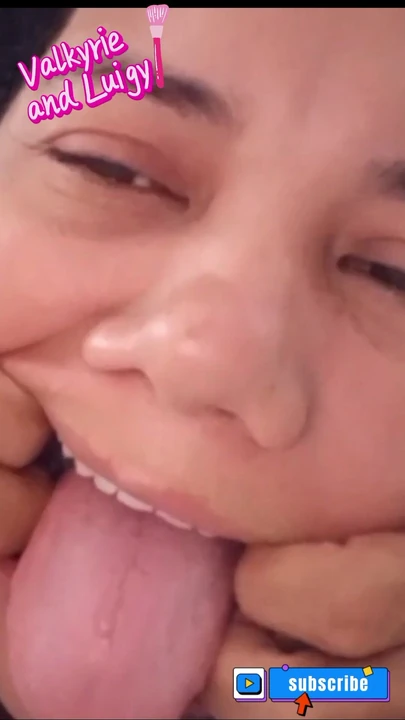 Подруга делает минет с глубокой глоткой