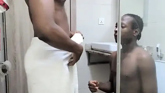 Büyük yarağımla götünü genişlet