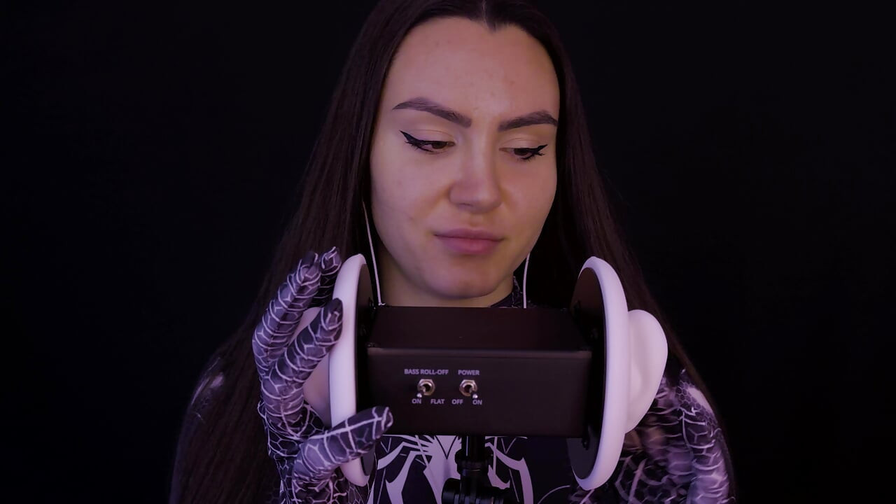Asmr kulak yalayan örümcek kız cosplay