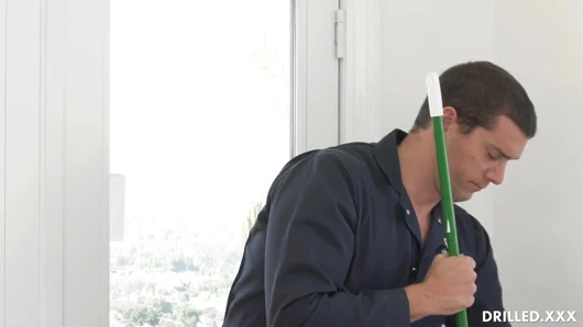 Sekreterin kıçını oral seksten sonra hademe tarafından delinmiş