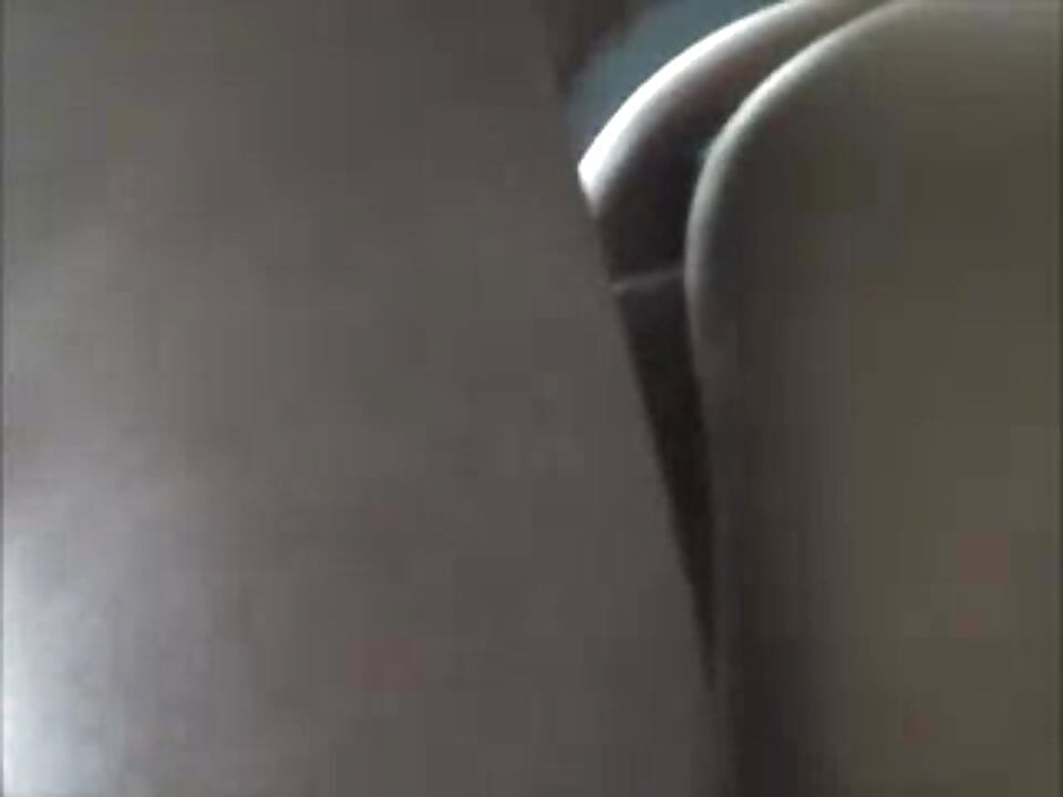 Onu kocasının yatağında sikiyor