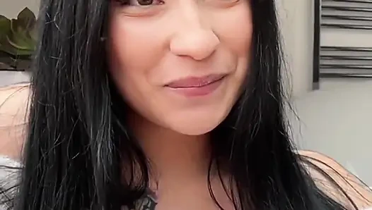 Büyük memeli ve mükemmel götlü güzel minyon latin ile ilk oyuncu seçmeleri - bakış açısı seks