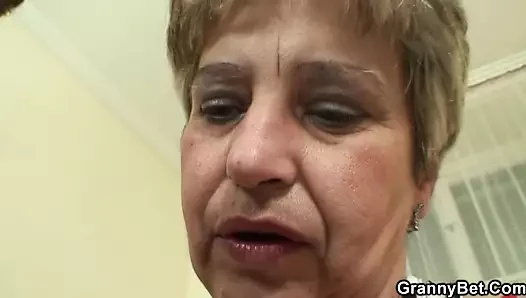 Kanepede eski amını sikikleri