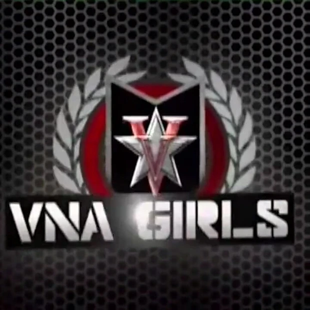 Межрасовый хардкорный групповой экшн Sara Jay