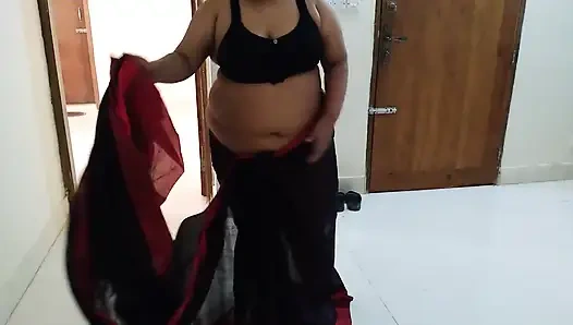 Üvey oğul sevgililer günü için hintli ateşli üvey anne sari giyinirken sikişiyor - anal sikiş ve kutlama