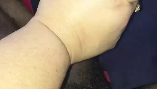 Ateşli ir latin büyük zenci yarağıyla mastürbasyon yapıyor