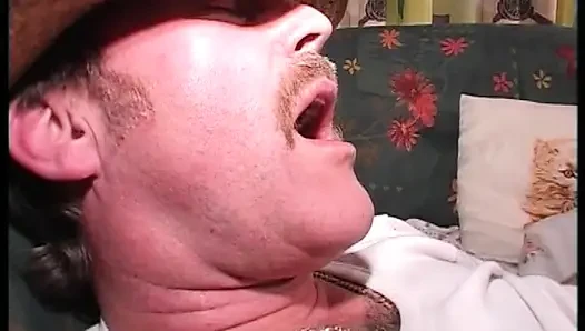 Seksi Alman sarışın yaşlı bir adamın yarağına biniyor