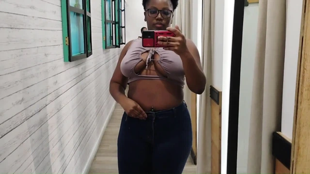 Alışveriş merkezinde kartıyla esnedikten sonra fahişe dizlerimin üstüne çöktükten ve sikini prezervatifsiz emdikten sonra ne yapmam gerektiğini biliyordum - jhodez1