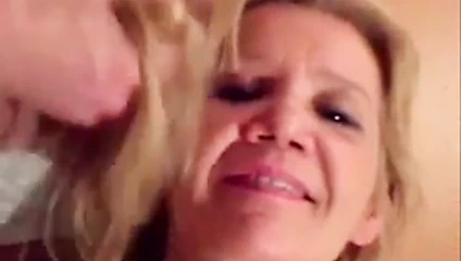 Yüzüne boşalmak , saç mastürbasyon üzerinde olgun