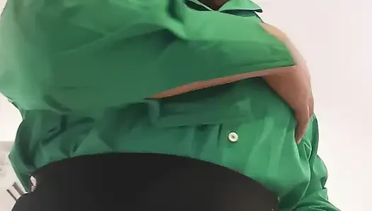 Kadın öğretmen birlikteydi, bu yüzden erkek arkadaşını bulmak için eve acele etti.