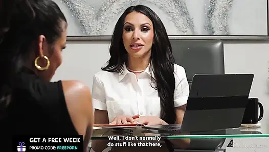 Girlsway - ateşli hatun Kylie Rocket randevu uygulamasında iş görüşmecisi Hime Marie'yi gölgelediğini fark ediyor